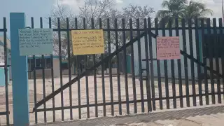 Padres de familia piden la destitución de Janet Sulub, directora de la escuela Matilde Cárdenas