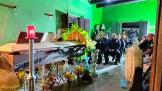 Agentes de Motul hicieron guardia de honor junto al féretro de Gener.