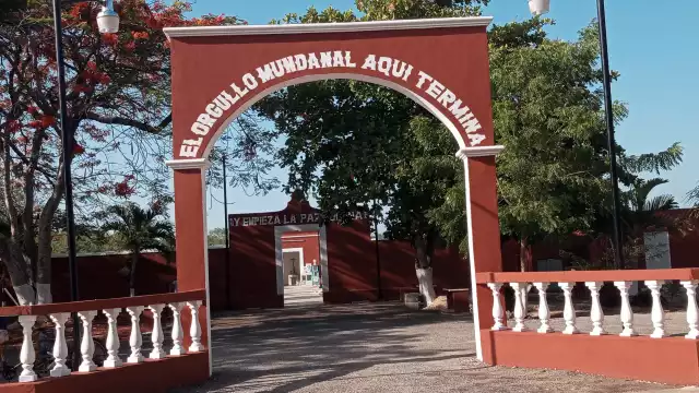 El camposanto no sólo es un remanso de paz eterno, sino también un espacio que guarda la memoria colectiva del municipio.