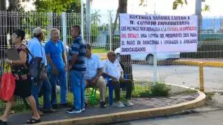Jubilados de la Universidad de Ciudad del Carmen cumplen dos años sin recibir sus quincenas