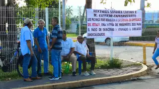 Jubilados de la Unacar en Carmen amenazan con nuevas protestas por falta de pago 