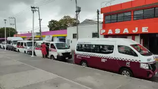 Choferes de combis en Atasta enfrentan pérdidas del 80% por bloqueos 