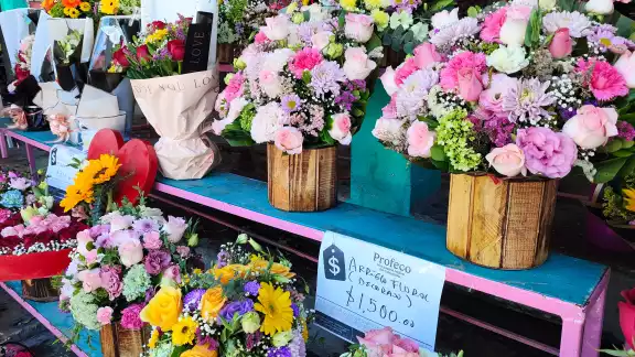 A pesar de un aumento en los precios de hasta el 40%, las ventas en florerías fueron muy buenas, A pesar de un aumento en los precios de hasta el 40%, las ventas en florerías fueron muy buenas,