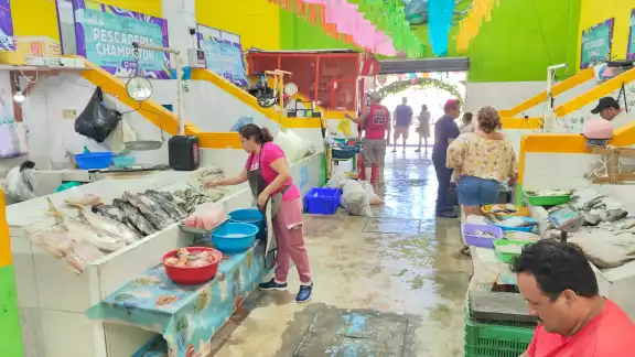 Ventas de pescados y mariscos al alza en el Mercado de Mariscos de Ciudad del Carmen