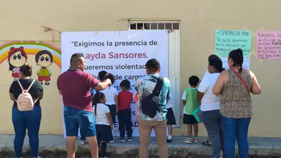 Padres del Jardín de Niños "Arturo Shields Cárdenas" protestan por tercer día consecutivo