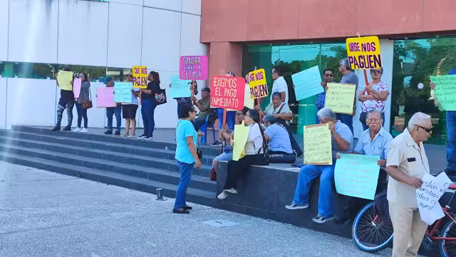 Jubilados de la UNACAR recibieron el pago de nueve quincenas atrasadas y prestaciones de 2024