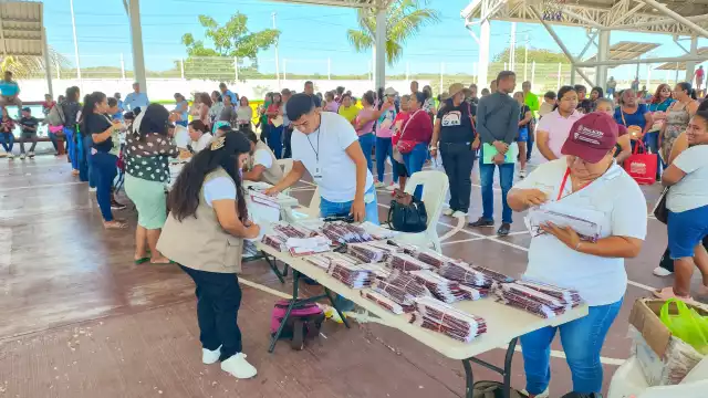 La delegación Campeche de los Programas para el Bienestar realizó una jornada para atender rezagos en la beca Rita Cetina.