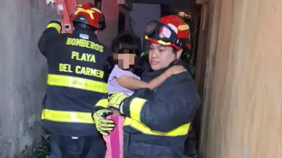 Niña es rescatada tras estar encerrada con llave en domicilio de Playa del Carmen.