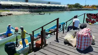 Las malas condiciones de la carretera entre Ciudad del Carmen y Palizada han hecho que los viajes en lancha sean una alternativa más rápida y económica.
