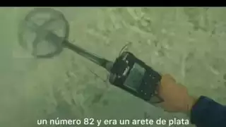 Buscadores de tesoros en Playa del Carmen; esta es la forma en que rastrean en la arena