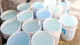 “No cae ni una gota": Cancunenses   recurren a pipas  y garrafones ante la falta de agua potable