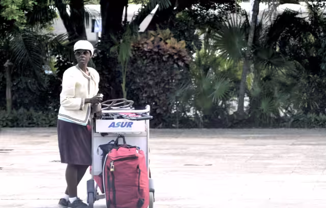 La extranjera llegó el 12 de diciembre de 2024, y hasta a fecha le es imposible salir del país