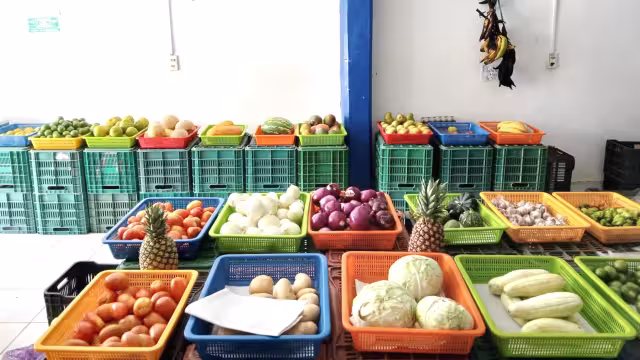 a caja de naranja, que costaba 200 pesos hace un año, ahora alcanza los 400, duplicando su valor