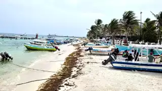 Trabajadores denuncian presunta extorsión por policías en playa  de  Puerto Morelos
