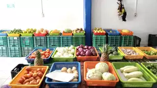 a caja de naranja, que costaba 200 pesos hace un año, ahora alcanza los 400, duplicando su valor