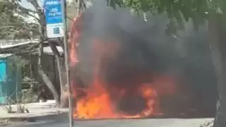 Camión de pasajeros se incendia en la avenida Yucatán de Mérida: VIDEO