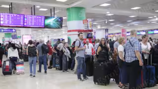 la tarde el lunes reporto un total de 104 vuelos y 14 mil 892 pasajeros resultaron afectados