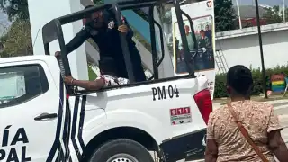 Presuntamente molestaba a transeúntes y realizaba actos indebidos en la vía pública.