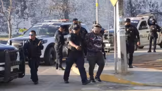 Un hombre fue asegurado por la SPSC frente a la Alameda principal tras un reporte ciudadano por presunta portación de arma de fuego.