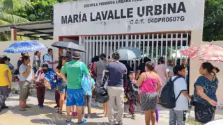 En 2025, más de 77 mil estudiantes de secundaria y preparatoria en Campeche recibieron becas federales.