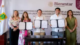 El gobernador Joaquín Díaz firma el convenio para la Pensión de Personas con Discapacidad Permanente.