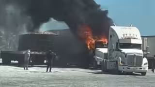 Tráiler se prende fuego dentro de azucarera de Champotón