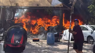 Se incendió un taller de hojalatería en Escárcega la tarde de Viernes Santo.