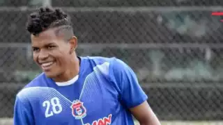 ¡Engañó a todos! Suspenden  a futbolista profesional por falsificar   su nombre y edad 