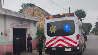 Mete la mano en una revolvedora de masa en Tetiz