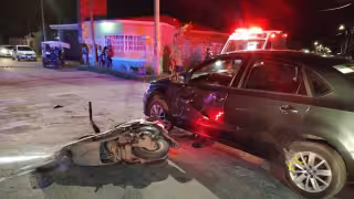 Motociclista provoca accidente al no respetar señal de alto en colonia Fátima