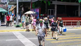 Debido a las altas temperaturas y los fuertes rayos de sol, se recomienda tomar precauciones