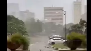 Ráfagas de viento golpean La Habana debido al huracán Rafael.