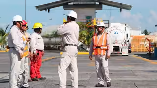 Repartidor en moto resulta lesionado tras choque en Plaza Palmira de Ciudad del Carmen