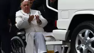 El Papa Francisco, de 88 años, fue hospitalizado en Roma por una bronquitis que se ha agravado, se trata de su cuarta hospitalización en el Policlínico Gemelli.