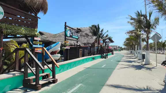Los cocteleros del Malecón esperan incrementos significativos en ventas con la llegada de turistas en Semana Santa. Los cocteleros del Malecón esperan incrementos significativos en ventas con la llegada de turistas en Semana Santa.