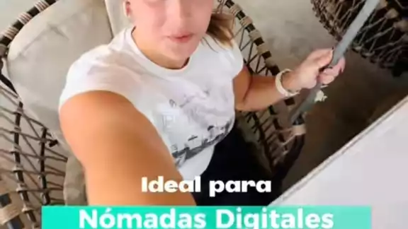 El Starbucks es conocido por su sucursal amplia y su diseño interior único El Starbucks es conocido por su sucursal amplia y su diseño interior único