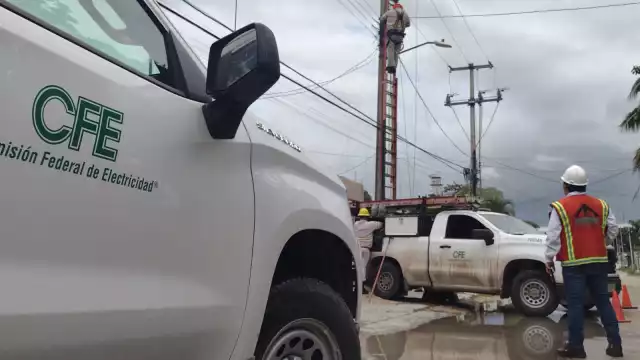 El empleado de la CFE fue amarrado como parte de una protesta