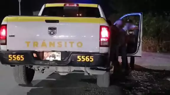 El video fue grabado por un ciudadano, quien aseguró que los elementos recibieron 4 mil pesos El video fue grabado por un ciudadano, quien aseguró que los elementos recibieron 4 mil pesos