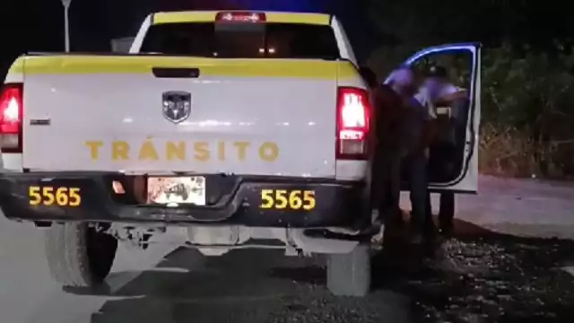 El video fue grabado por un ciudadano, quien aseguró que los elementos recibieron 4 mil pesos