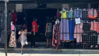 Los centros comerciales se convierten en puntos clave para las compras de último momento antes del inicio del ciclo 2025-2026