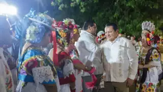 Joaquín Díaz Mena celebra fortaleza de la identidad maya