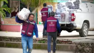 Entregan más de 10 mil chamarras escolares a estudiantes de 17 municipios de Yucatán