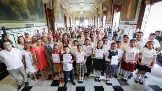 Reconocen a estudiantes destacados de Yucatán en la Olimpiada del Conocimiento 2025