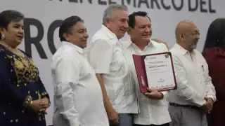 Joaquín Díaz Mena resaltó que el magisterio es el cambio profundo para Yucatán