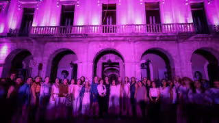 Luz morada ilumina el corazón de Mérida en memoria de la lucha histórica de las mujeres