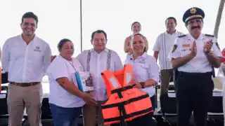 El gobernador Joaquín Díaz Mena respalda a pescadoras y pescadores de Progreso