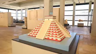 El Gran Museo de Chichén Itzá alberga monumentales cabezas de serpiente