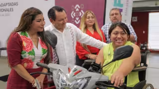 Personas con discapacidad reciben motos adaptadas y aparatos funcionales en Yucatán