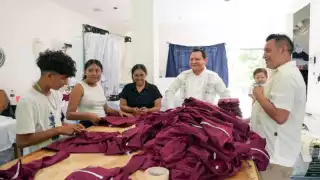 Tekit viste de orgullo a Yucatán con uniformes de "Bienestar en tu Escuela"