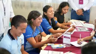 Invitan a universitarios a inscribirse a la beca Juventudes Renacimiento